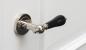 Preview: tuerdruecker-messing-innentuer-porzellan-landhaus