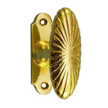 kleiner-fenstergriff-fuer-holzfenster