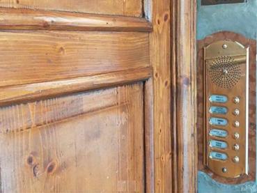 mehrfamilienhaus-gegensprechanlage-messing-italienisch