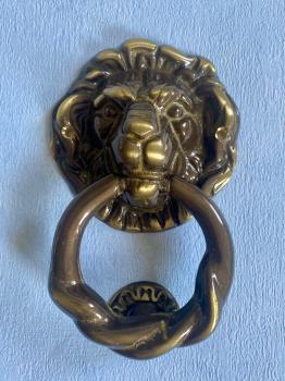 tuerklopfer-messing-antik-loewe