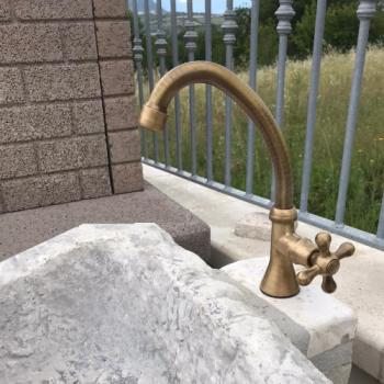 wasserhahn-outdoor-messing-antik-garten-spuele