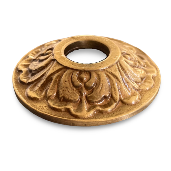 zierrosette-messing-antik-wasserhahn-garten